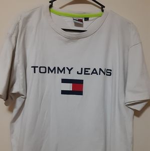 White Tommy Hilfiger Tshirt